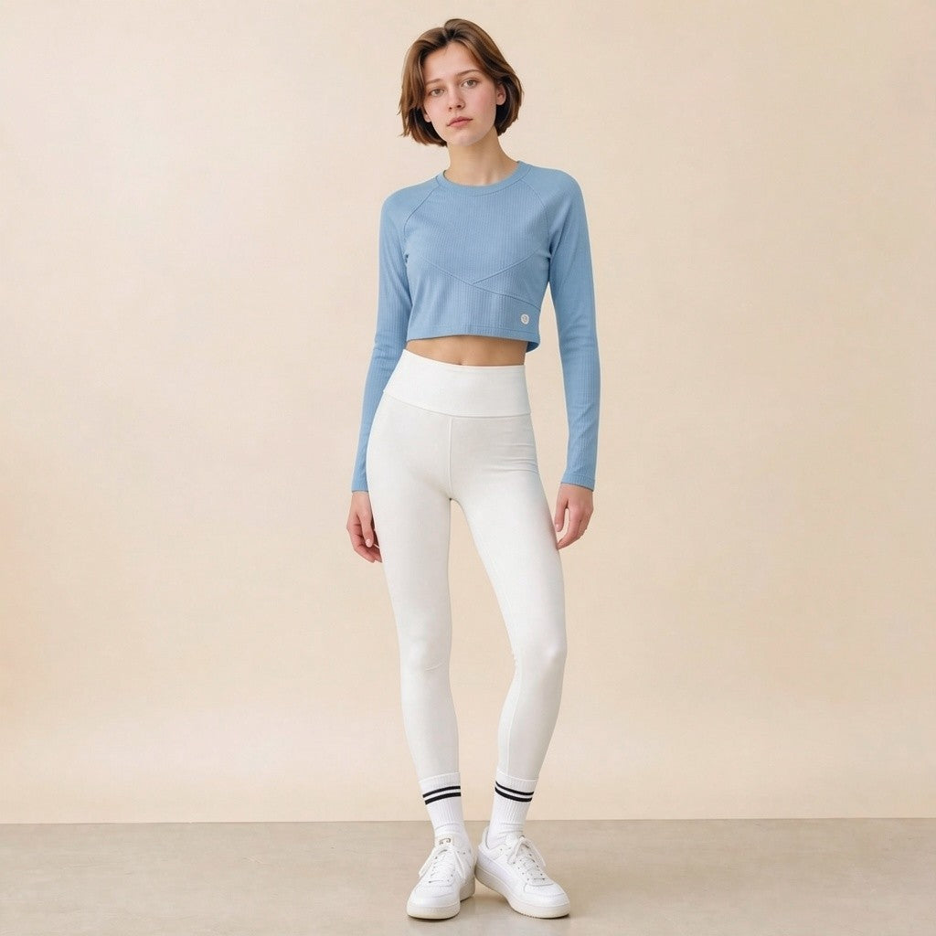 Long-sleeve cropped yoga top – round neckline and cropped hem detail