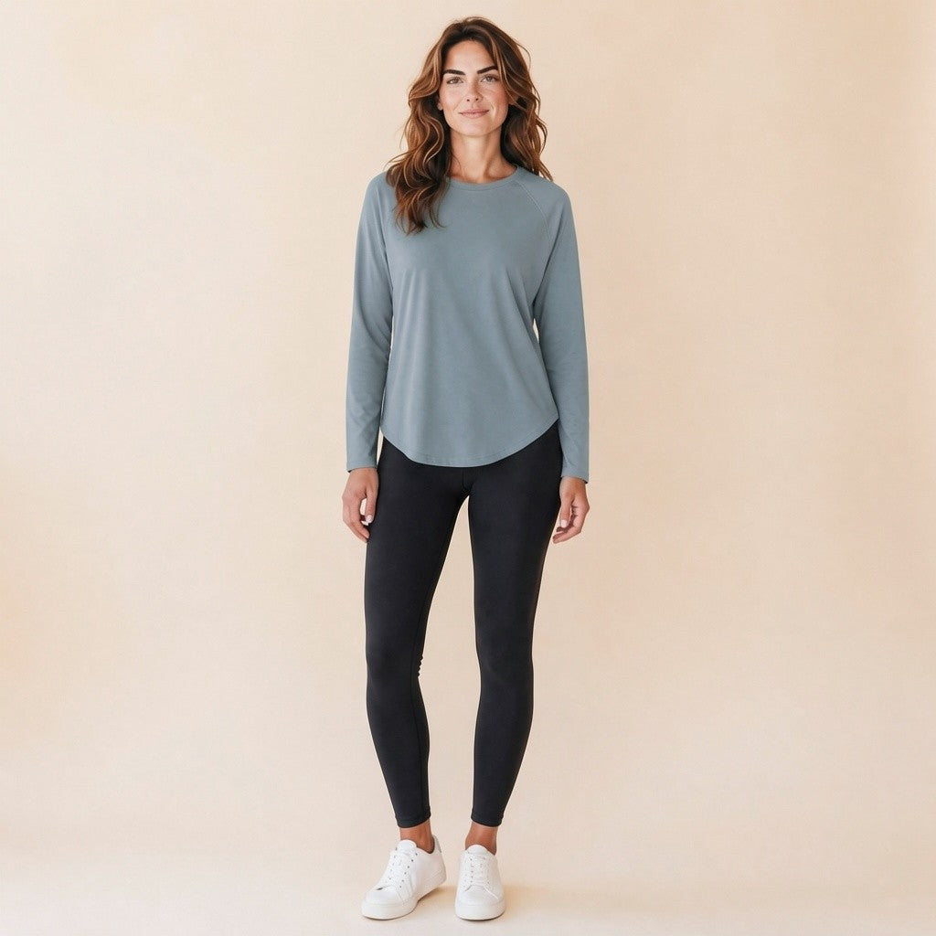Long-sleeve workout top – center-back mesh ventilation panel close-up