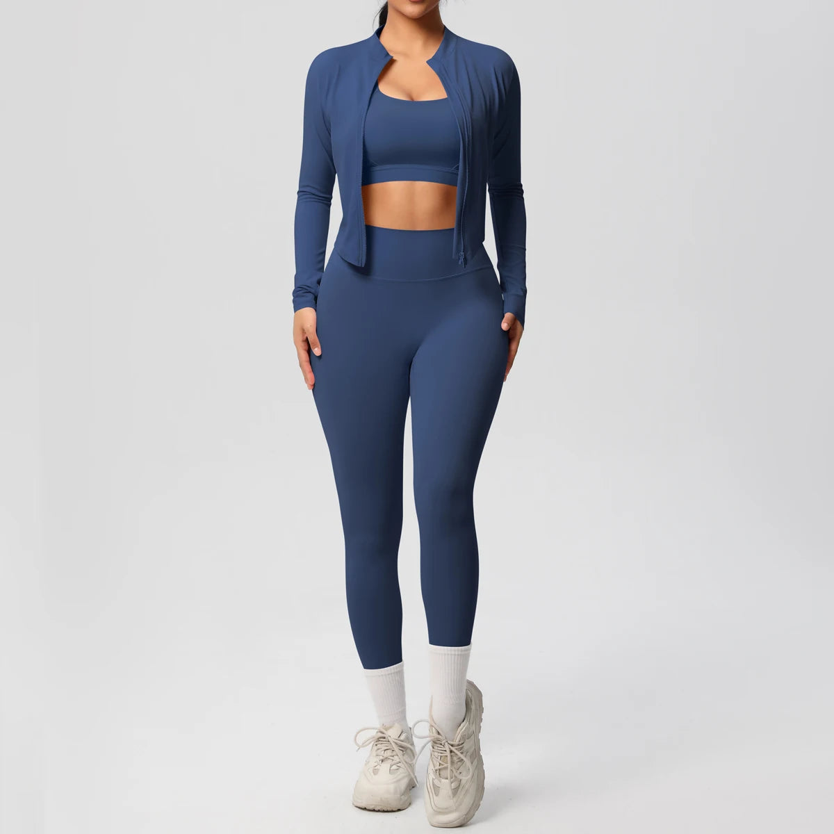 Tracksuit yoga set – fabric and stretch detail