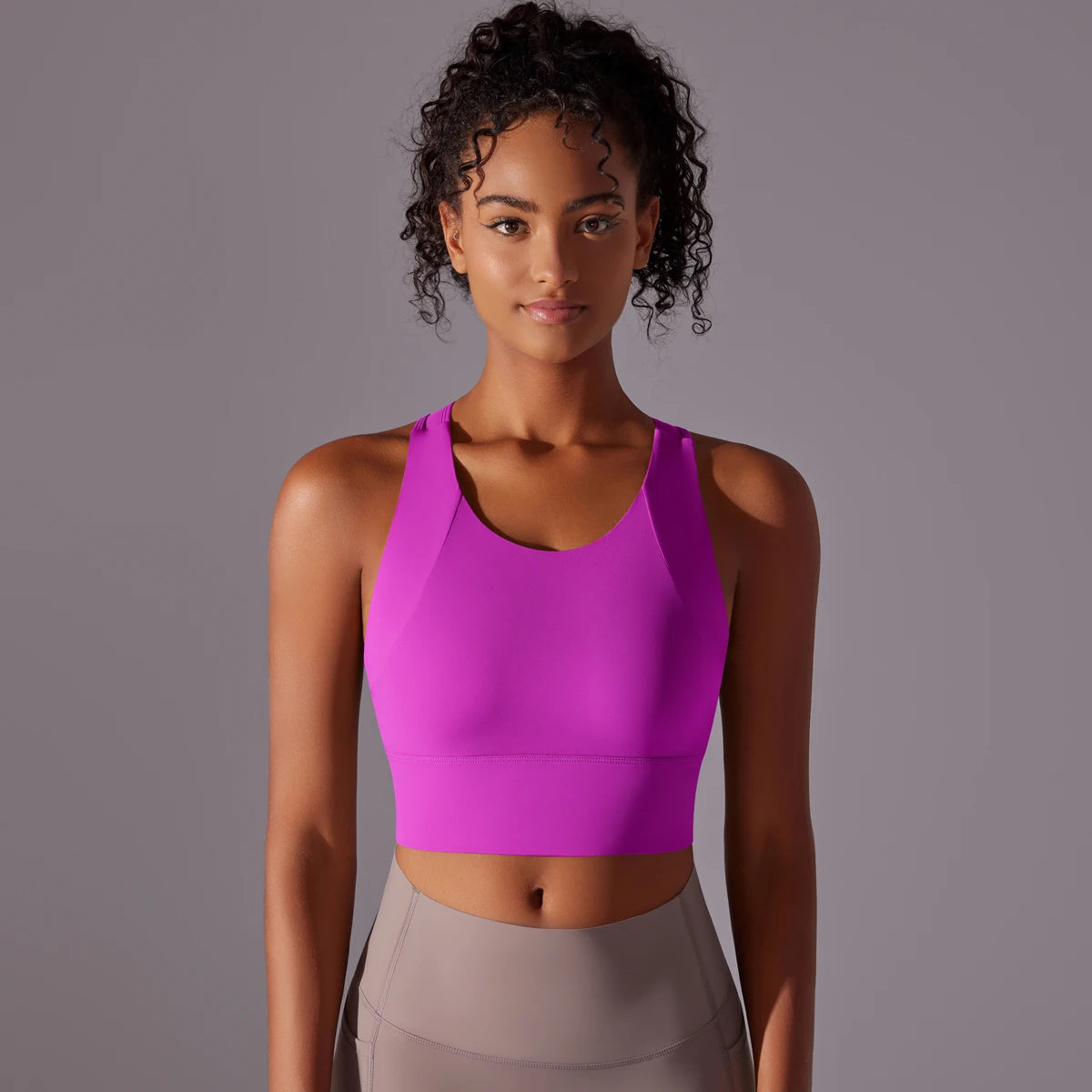 Longline sports bra – close-up of removable pad and fabric texture